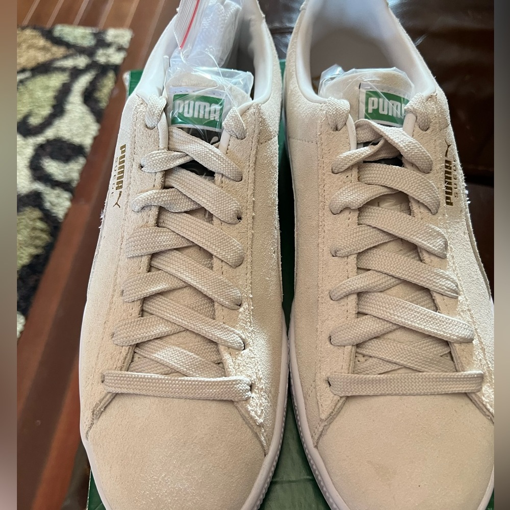 Women’s Puma Suede Shoes.New. Women’s Size 11. Marshmallow Color.